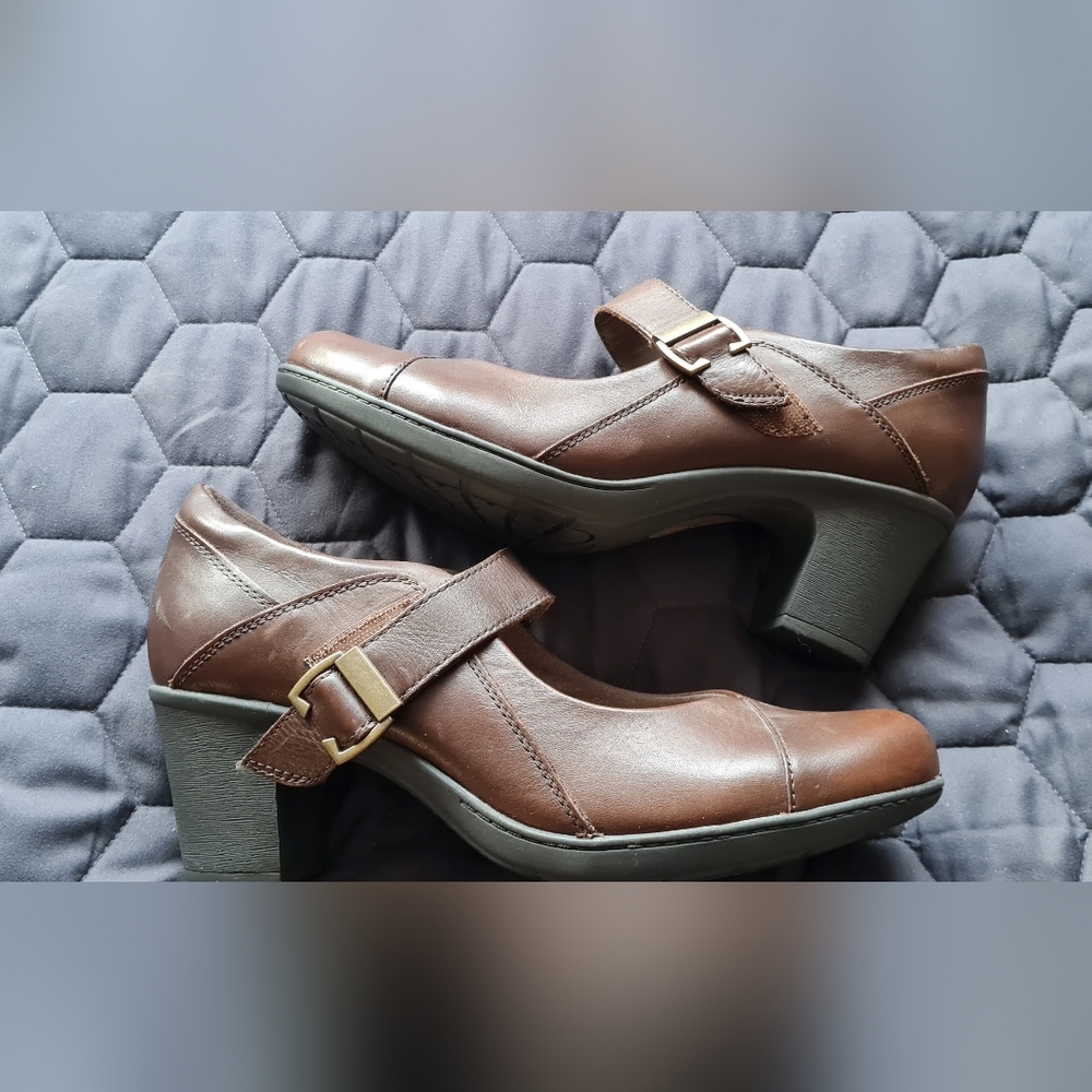 EUC Earth Origins Brown Leather Heeled Mary Janes - Picture 4 of 6